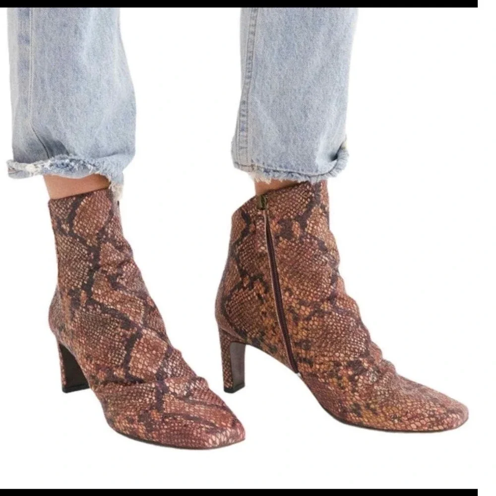Free People Cybill Snakeskin Embossed Leather Ankle Boots‎ Brown Square Toe 39